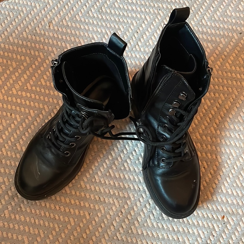 Guess boots
